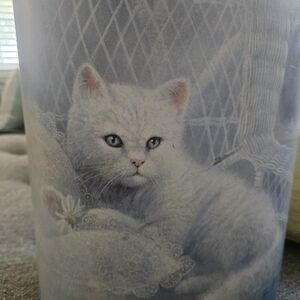 Elegant Cat-Themed Decorative Vase
